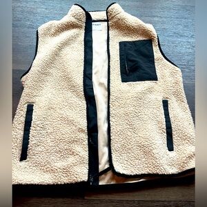 Old Navy Men's Beige Sherpa Vest with Black Details